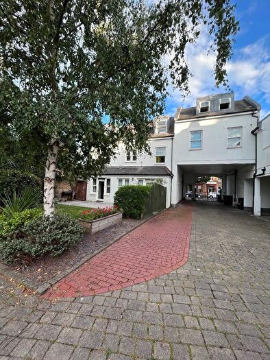 2 Bedroom Flat To Rent In Copper Mews, Chiswick, W4