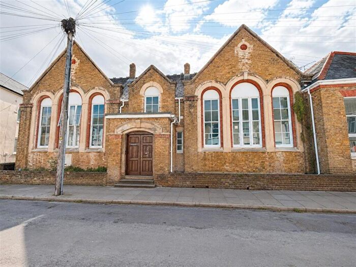 1 Bedroom Apartment For Sale In Alexandra Road, Sheerness, ME12