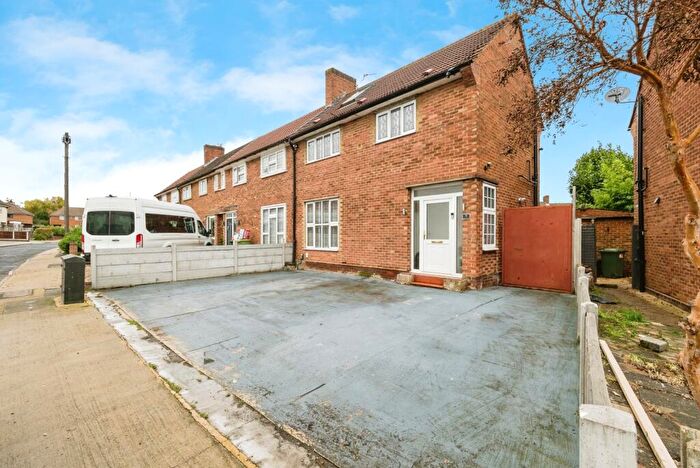 4 Bedroom End Of Terrace House For Sale In Fullers Close, Romford, Essex, RM5