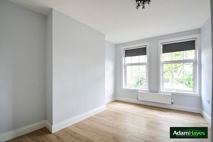 2 Bedroom Apartment To Rent In Friern Park, North Finchley, N12