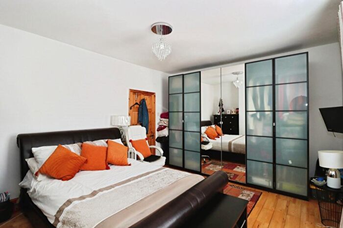 3 Bedroom Terraced House For Sale In West Grove, Bristol, BS6