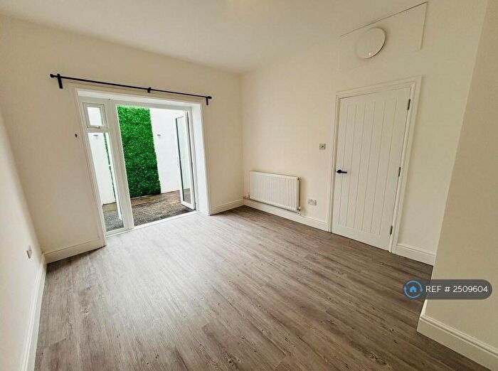 2 Bedroom Flat To Rent In Morel Street, Barry, CF63