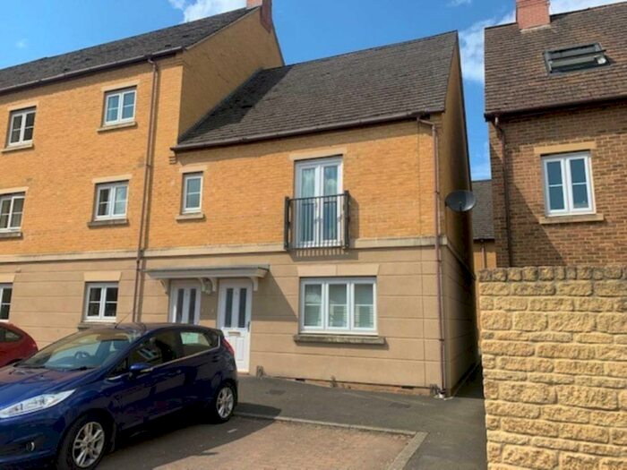 1 Bedroom Flat To Rent In Marsh Lane, Witney, OX28