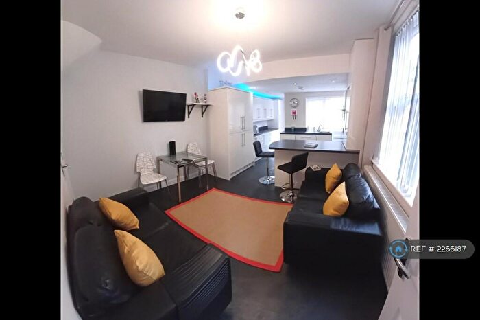 6 Bedroom End Of Terrace House To Rent In Huntingdon Street, Nottingham, NG1