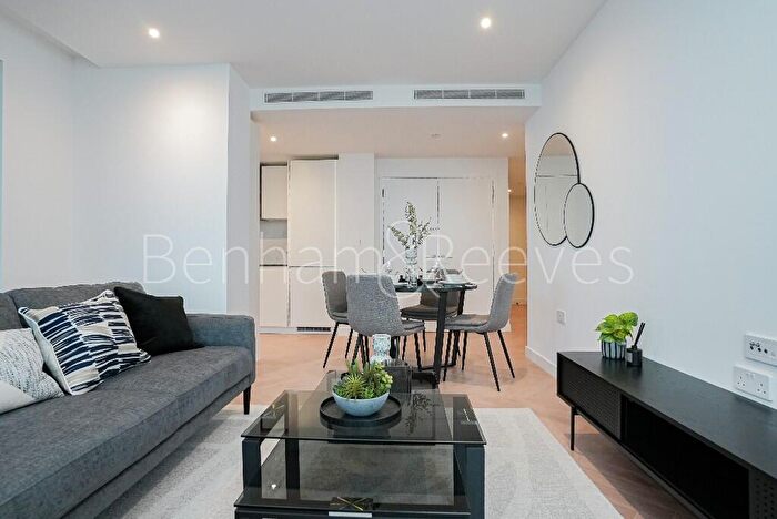 2 Bedroom Apartment To Rent In Marsh Wall, Canary Wharf, E14