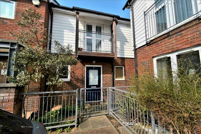 3 Bedroom House To Rent In The Saltings, Greenhithe, DA9