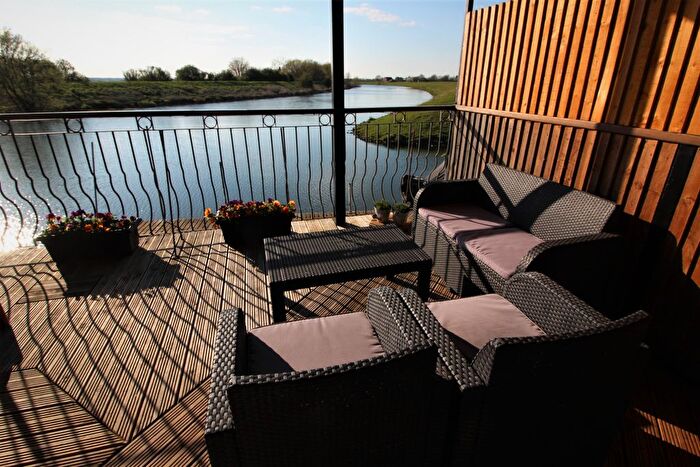 2 Bedroom Flat To Rent In Sinclairs Mill Belle Isle Marina, Dogdyke, Lincoln, LN4