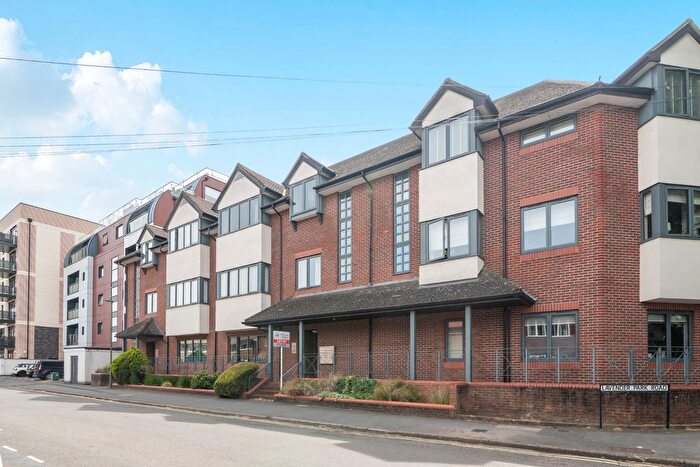 2 Bedroom Flat For Sale In West Byfleet, Surrey, KT14