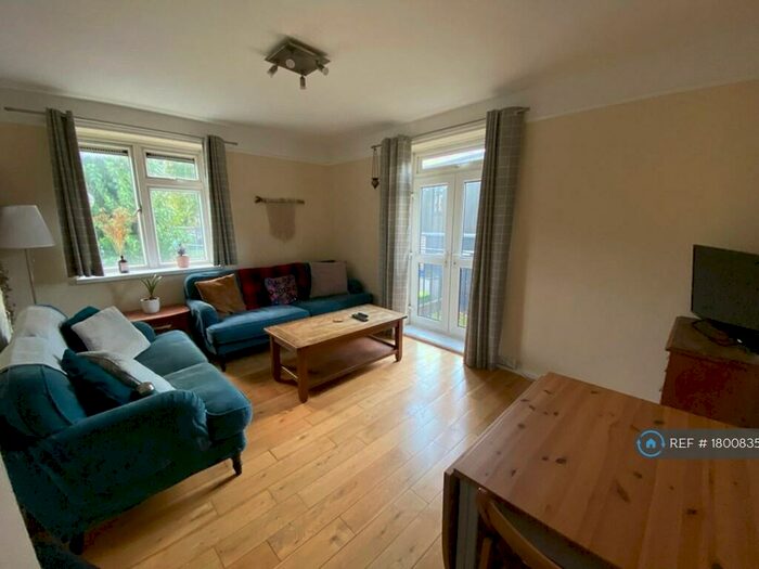 4 Bedroom Flat To Rent In Gurney House, London, E2