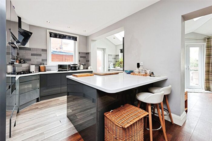 3 Bedroom Semi-Detached House For Sale In George V Avenue, Margate, Kent, CT9 - Photo 2
