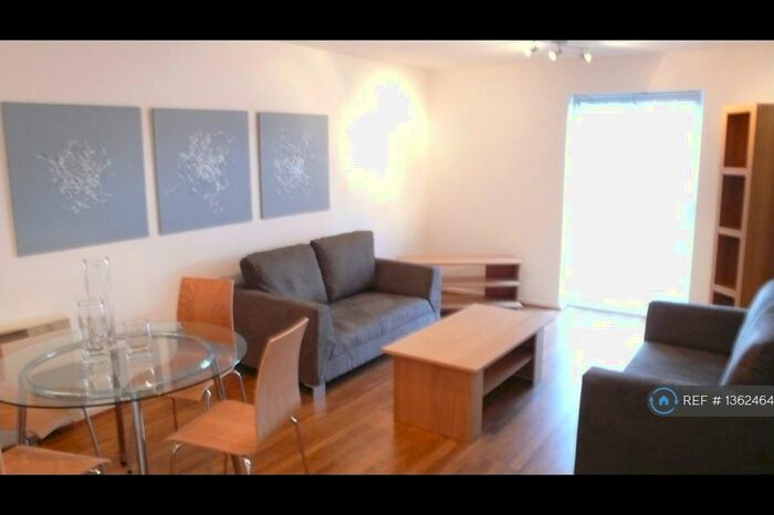 2 Bedroom Flat To Rent In St. Davids Court, Manchester, M8