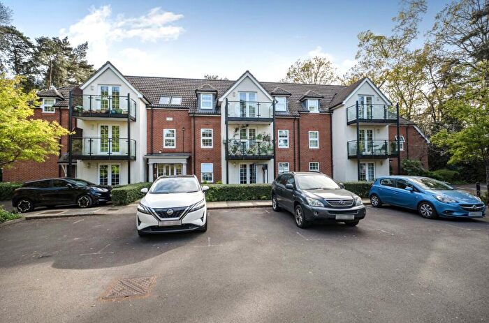 2 Bedroom Apartment For Sale In The Coppice, Church Crookham, Fleet, Hampshire, GU52