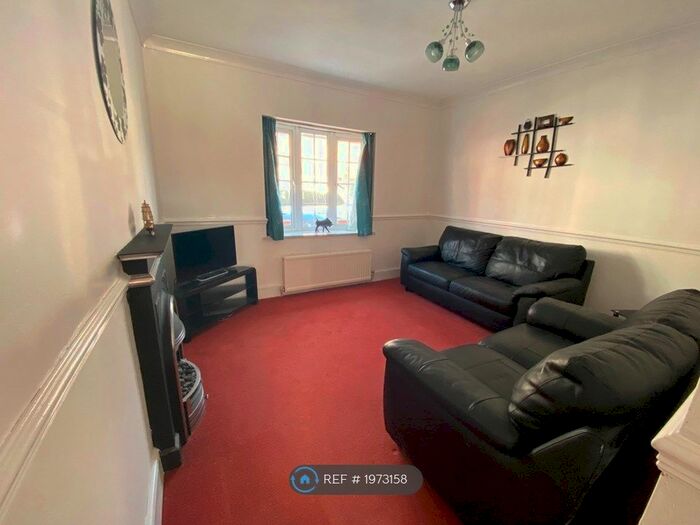 3 Bedroom Terraced House To Rent In Winifred Street, Swindon, SN3
