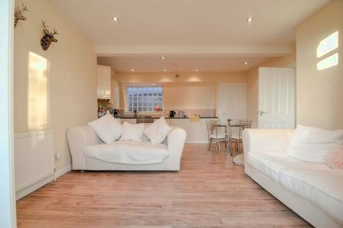 2 Bedroom Flat To Rent In Bridge Street, Dunfermline, KY12