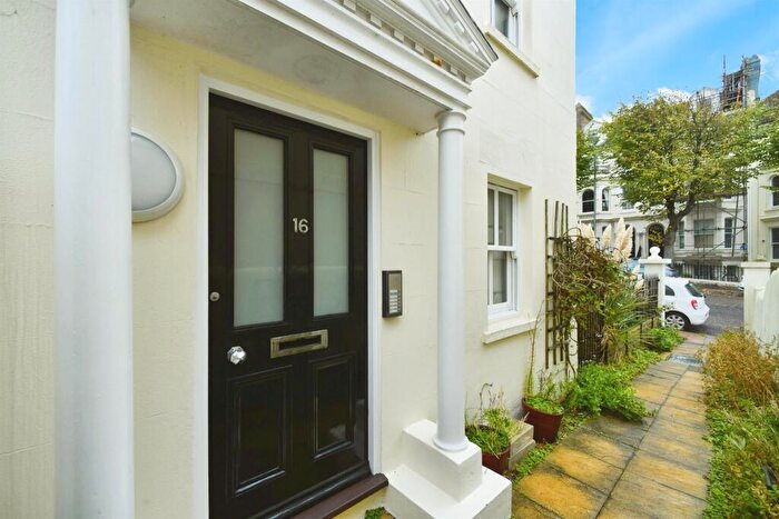 2 Bedroom Flat For Sale In Upper Rock Gardens, Brighton, BN2