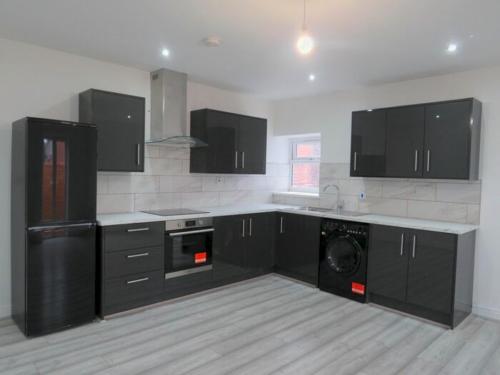 3 Bedroom Flat To Rent In Crankhall Lane, West Bromwich, B71