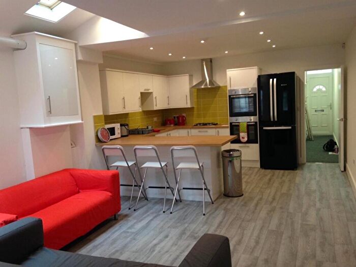 6 Bedroom House To Rent In Tiverton Road, Birmingham, West Midlands, B29