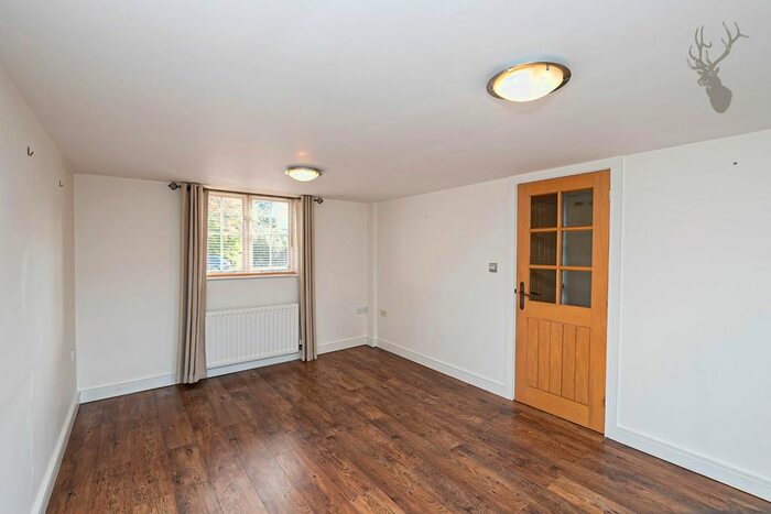 2 Bedroom Barn Conversion To Rent In Bury Lane, Epping, CM16