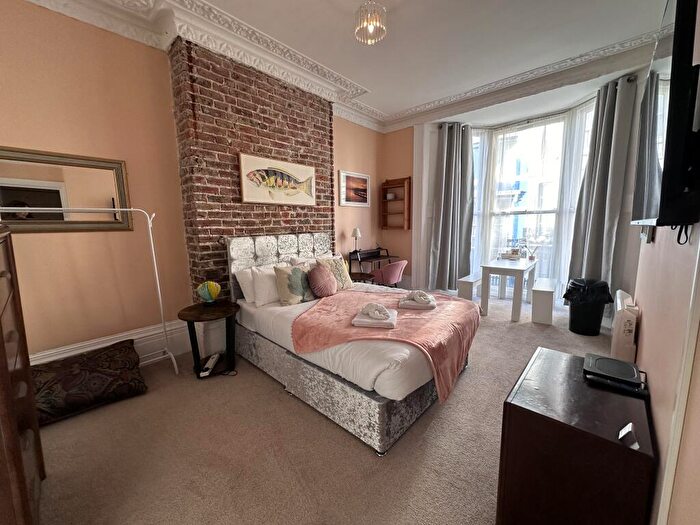 Flat To Rent In Charlotte Street, BN2