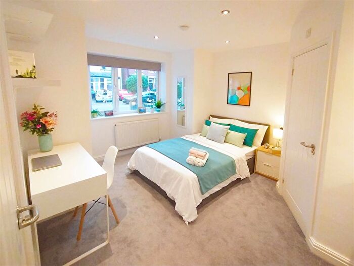 5 Bedroom Semi Detached House For Sale In Norfolk Road, Erdington, Birmingham, B23