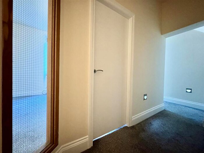 1 Bedroom Character Property To Rent In Huddersfield Road, Holmfirth, HD9