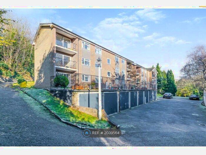 2 Bedroom Flat To Rent In Devon House, Caterham, CR3