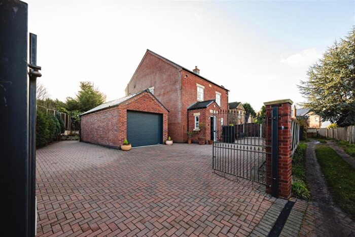 3 Bedroom Detached House For Sale In Woodhouse Road, Mansfield, NG18