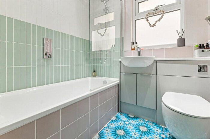 2 Bedroom Apartment For Sale In Kathleen Road, SW11