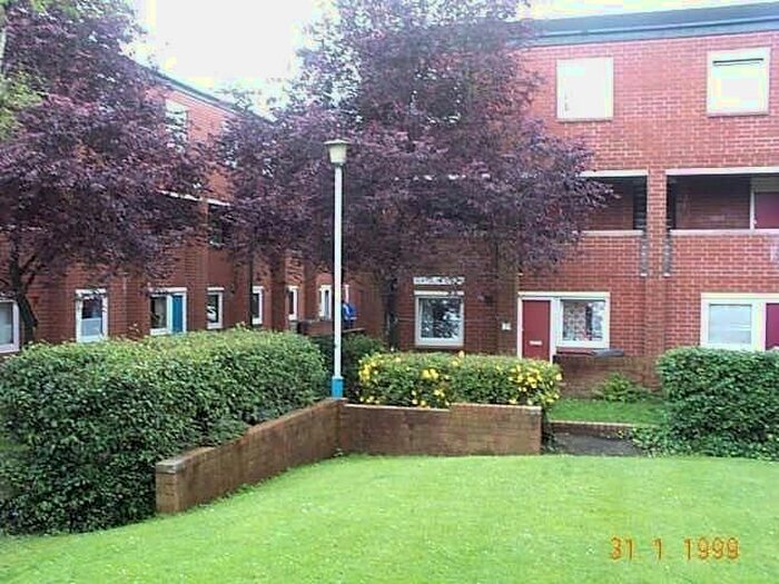 1 Bedroom Flat To Rent In Travis Court, Oldham OL2