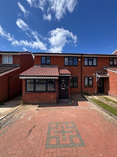 4 Bedroom Barn Conversion To Rent In Gresham Drive, Romford, RM6