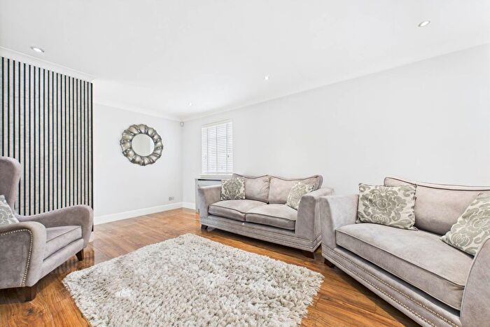 3 Bedroom End Of Terrace House For Sale In Yarrow Crescent, Wishaw, ML2