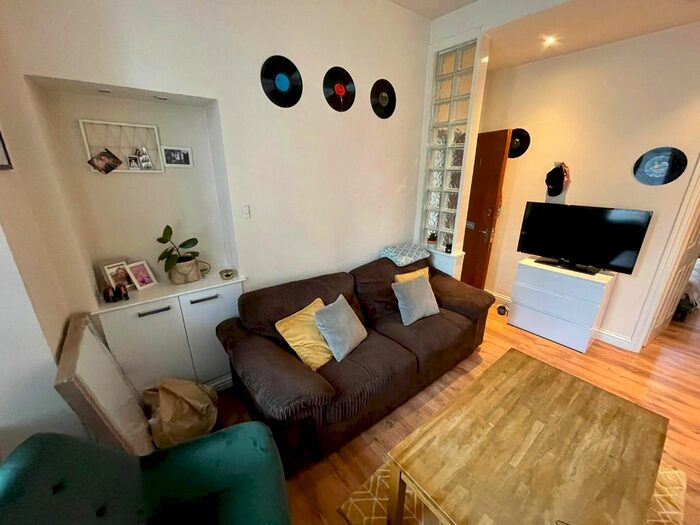 1 Bedroom Flat To Rent In Pilmuir Street, Dunfermline, Fife, KY12