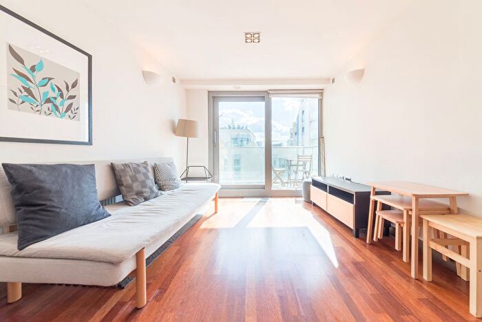 1 Bedroom Flat To Rent In Bridges Court Road, Battersea, SW11