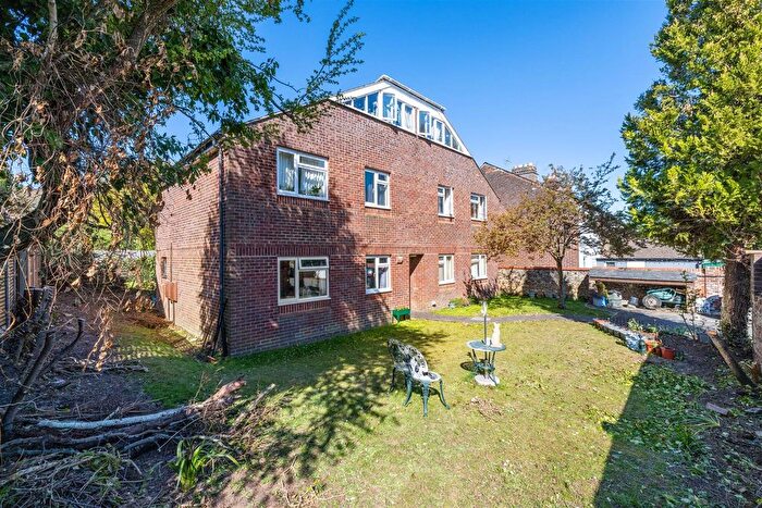 1 Bedroom Flat To Rent In Station Road, Petersfield, Hampshire, GU32