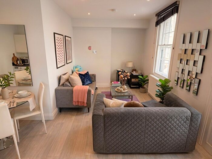 1 Bedroom Flat For Sale In New Row, London, WC2N