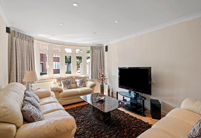 4 Bedroom Detached House For Sale In Athole Gardens, Enfield, Greater London, EN1