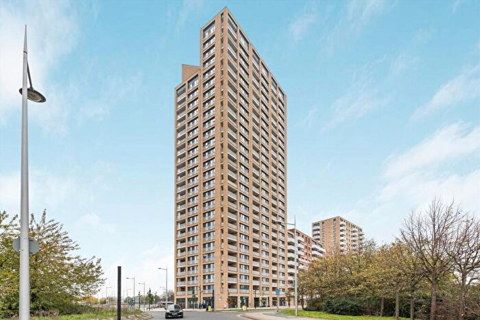 1 Bedroom Flat To Rent In Lakeside Drive, Acton, NW10