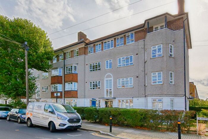 Studio For Sale In Burntwood Court, Burntwood Lane, London, SW17