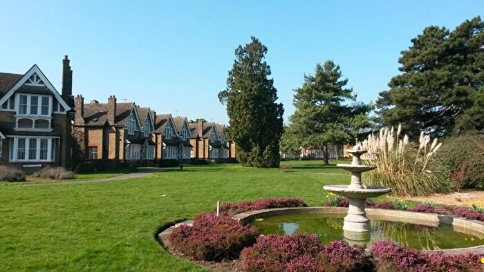 2 Bedroom Flat To Rent In New Mossford Way, Barkingside, IG6