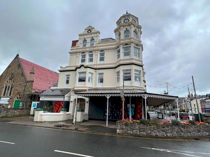 1 Bedroom Flat For Sale In Queens Road, Llandudno, LL30