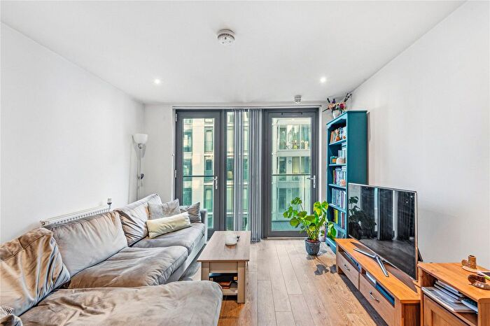 1 Bedroom Flat For Sale In Kingfisher Heights, Waterside Way, London, N17