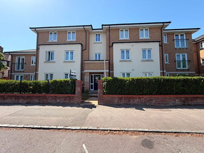 2 Bedroom Flat To Rent In Trinity Court, MK2