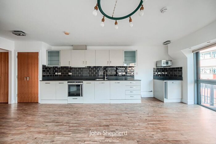3 Bedroom Flat For Sale In Islington Gates, Newhall Street, Birmingham, B3