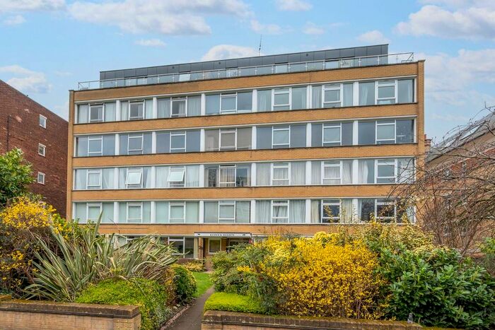 2 Bedroom Flat To Rent In Keswick Road, East Putney, London, SW15