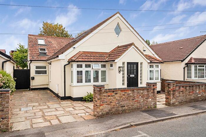 5 Bedroom Detached Bungalow For Sale In Masons Road, Slough, SL1