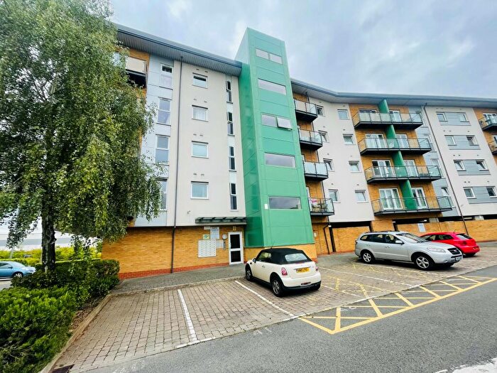 2 Bedroom Apartment To Rent In Parkhouse Court, Hatfield, AL10