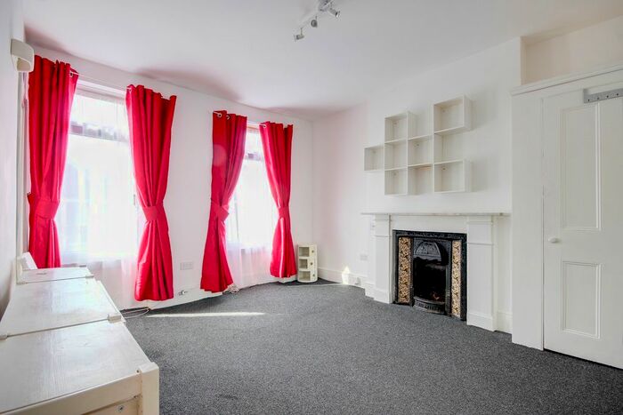 Studio To Rent In Ferme Park Road, London, N8
