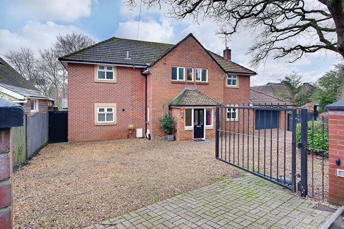 5 Bedroom Detached House For Sale In Constitution Hill Road, Poole, BH14