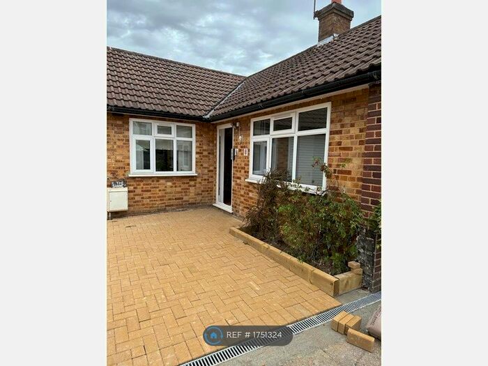 2 Bedroom Detached House To Rent In The Spinney Granville Road, London, N12