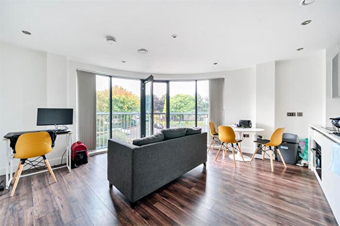 2 Bedroom Apartment To Rent In The Quadrant, Sand Pits, Birmingham, B1